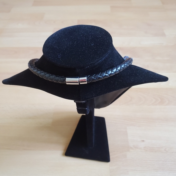 This is brand new necklace was bought a long time ago  but never been worn. - Picture 3 of 5